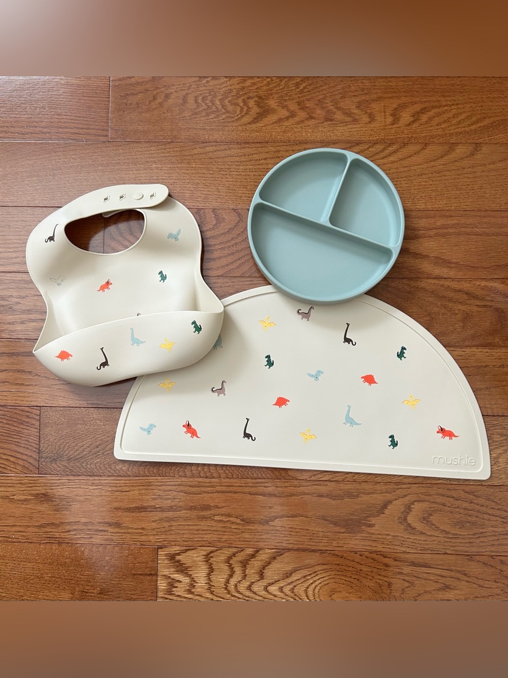 MUSHIE Dinosaur Print Silicone Bib/Matching Placemat and AEIOU Divided Plate Set